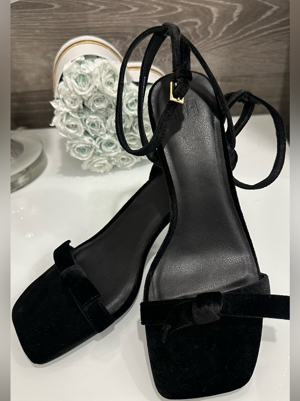 Gap Velvet Bow Open-Toe Strappy Kitten Heels Sz 8